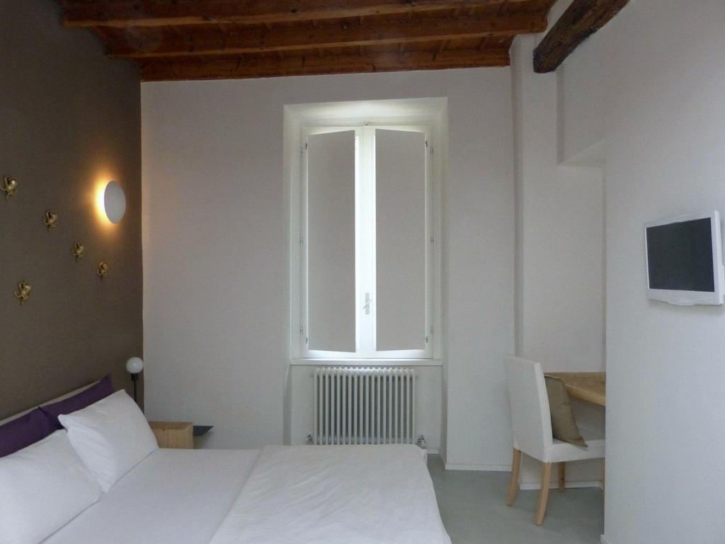 Fontana Rooms Lake Como Room photo